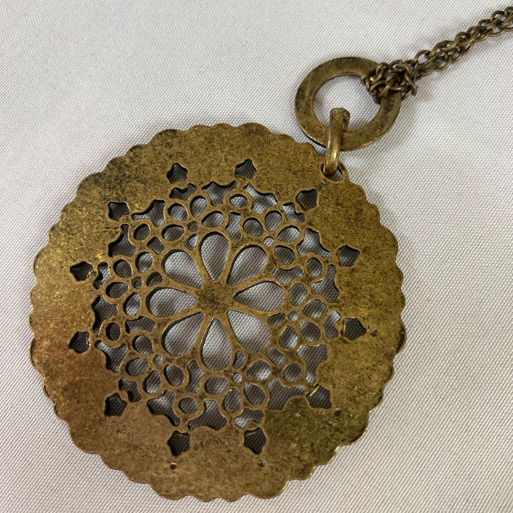 Filigree daisy necklace with rhinestones - Picture 5 of 6